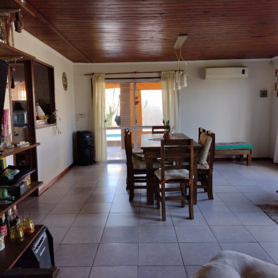 Casa de tres dormitorios Totoras