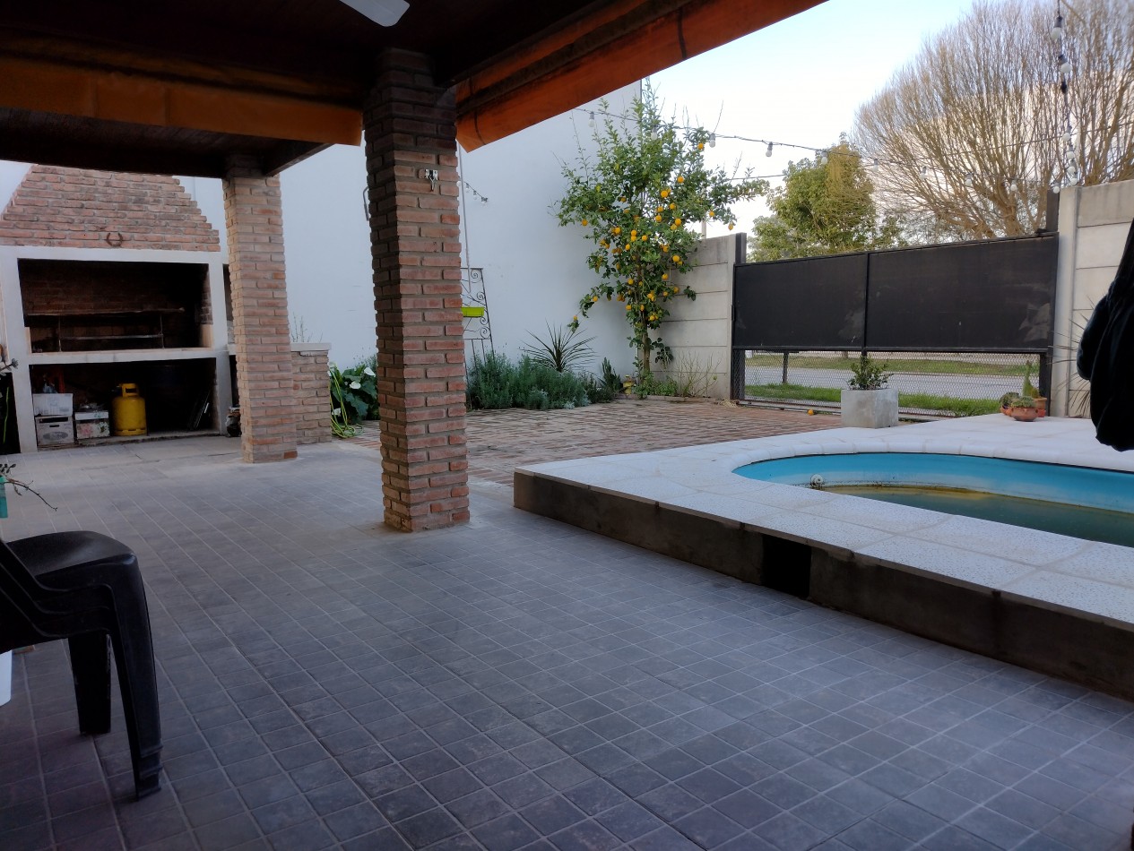 Casa de tres dormitorios Totoras