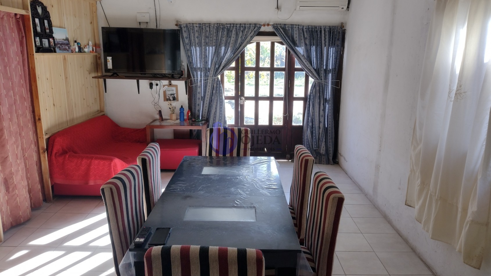 Casa de Dos Dormitorios con local comercial