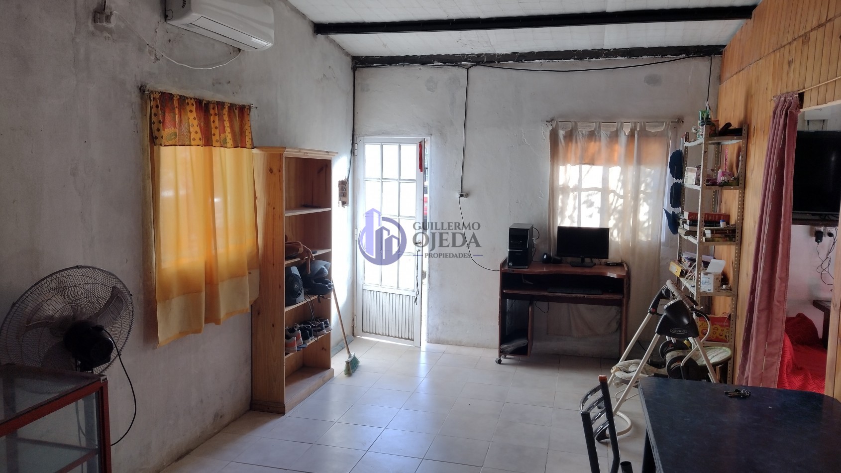 Casa de Dos Dormitorios con local comercial