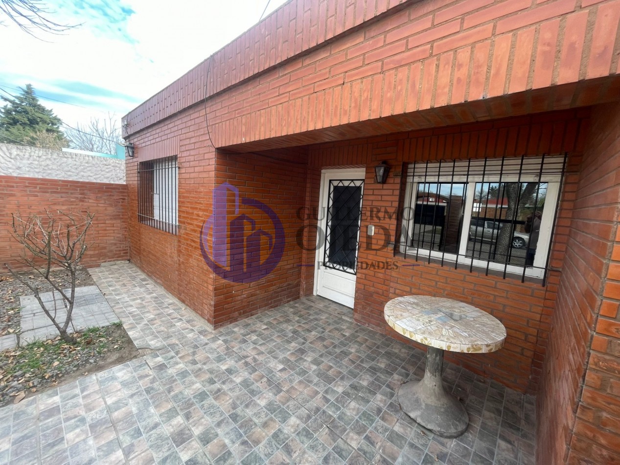 Casa de tres dormitorios ubicada en calle Rene Favaloro 1660
