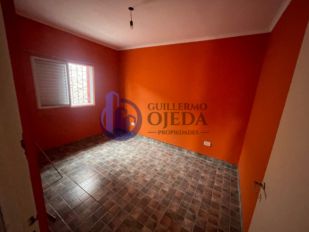 Casa de tres dormitorios ubicada en calle Rene Favaloro 1660