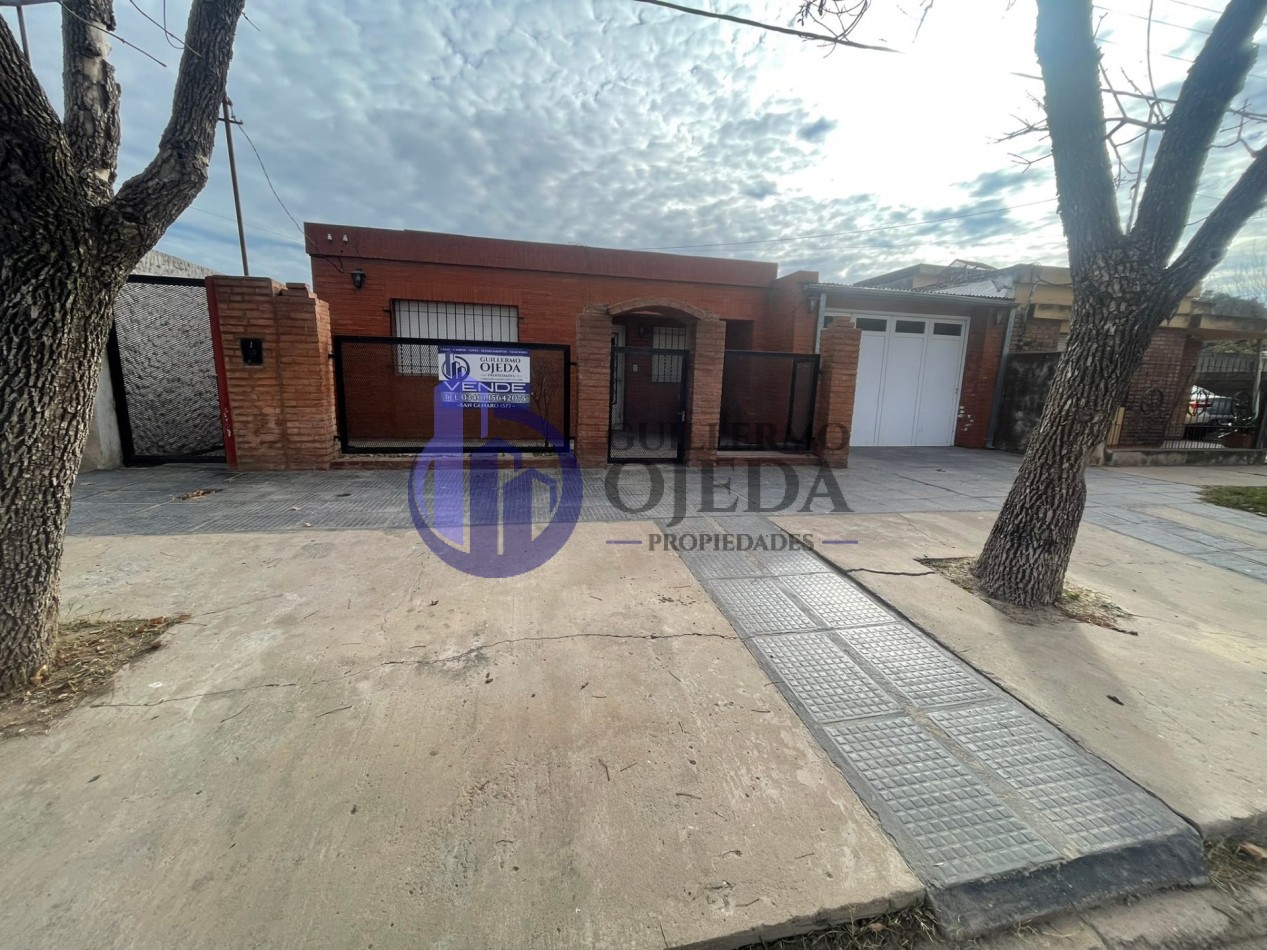 Casa de tres dormitorios ubicada en calle Rene Favaloro 1660