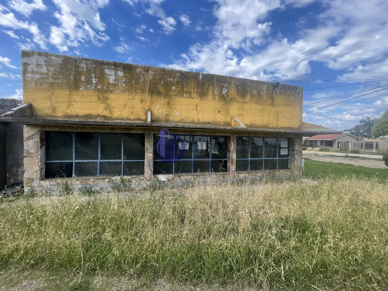 Casa con local comercial sobre ruta 34 y acceso 