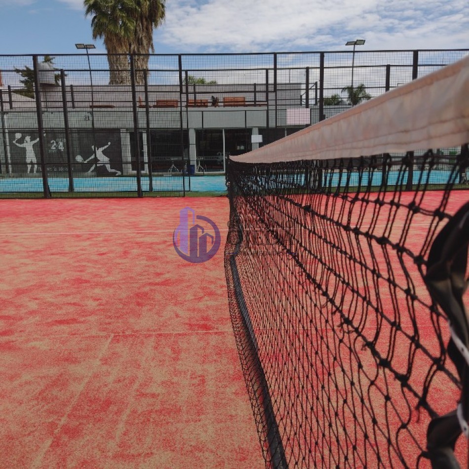 Complejo Deportivo Canchas de Padel con Salon Comercial