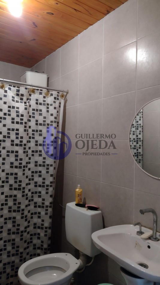 Casa de Dos Dormitorios con local comercial