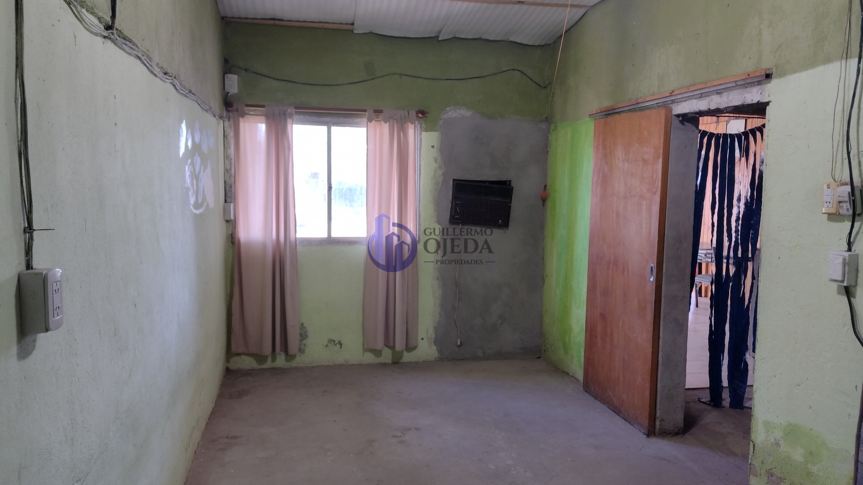 Casa de Dos Dormitorios con local comercial