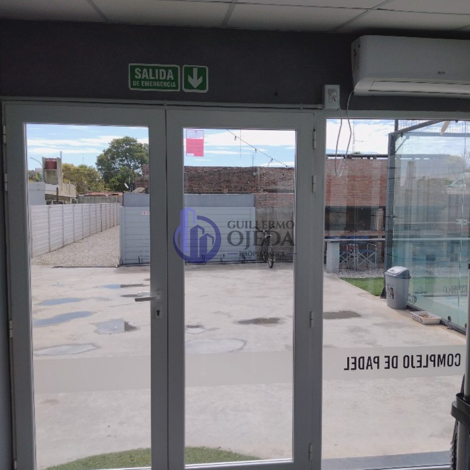 Complejo Deportivo Canchas de Padel con Salon Comercial
