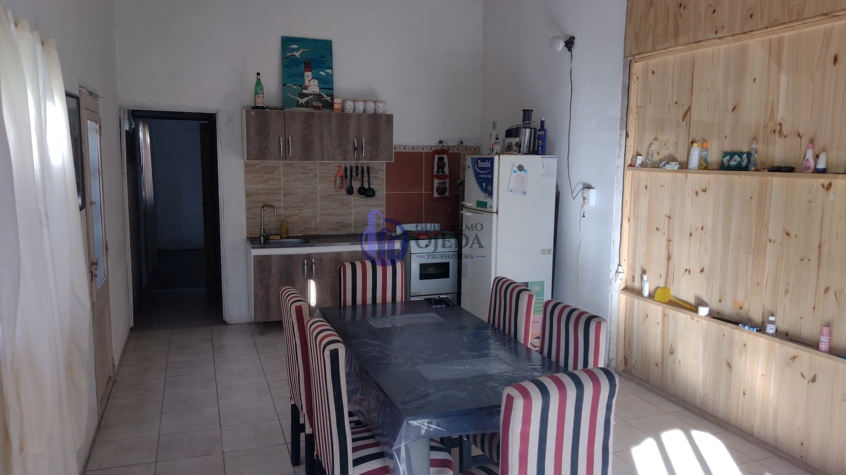 Casa de Dos Dormitorios con local comercial