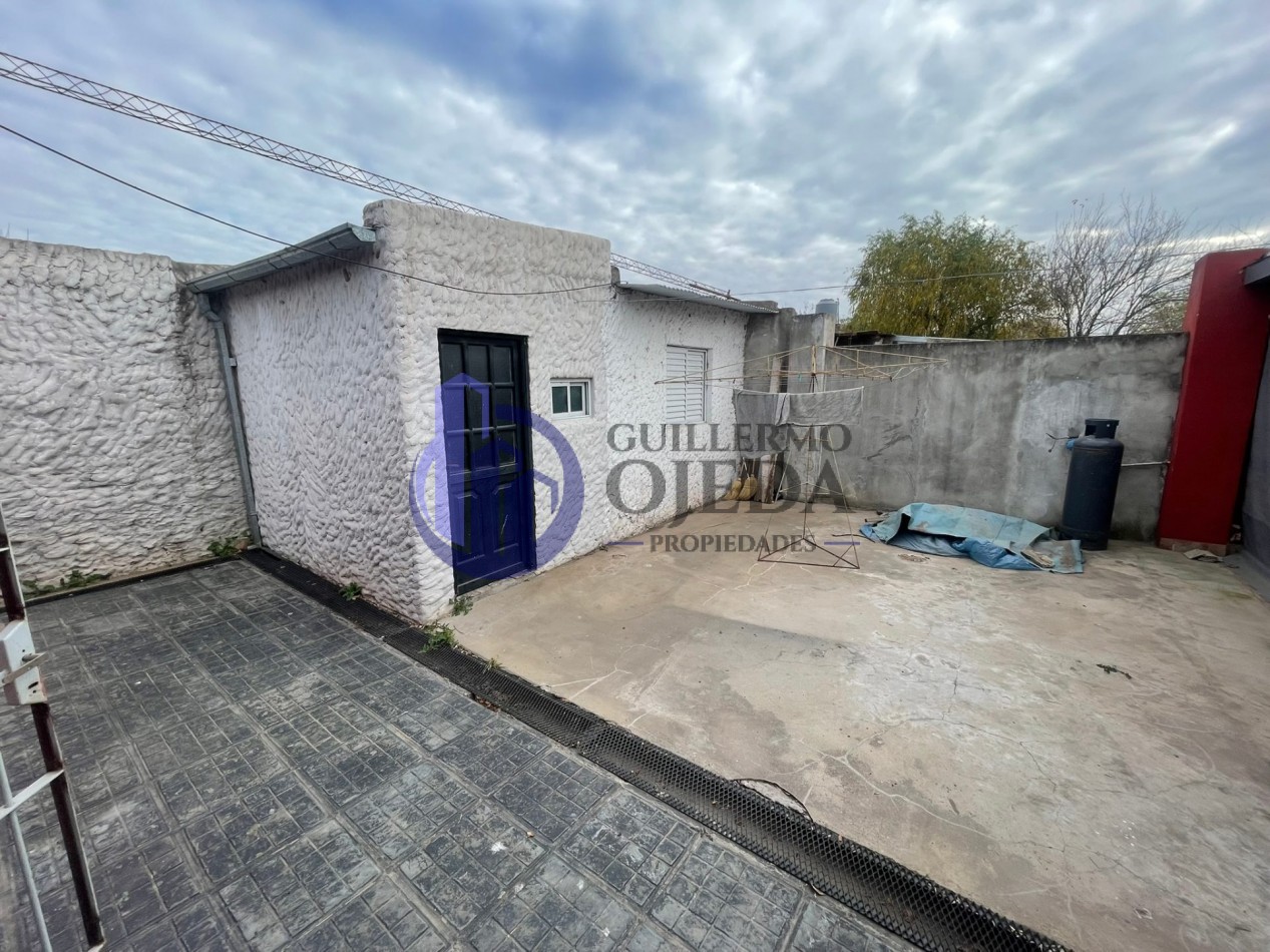 Casa de tres dormitorios ubicada en calle Rene Favaloro 1660