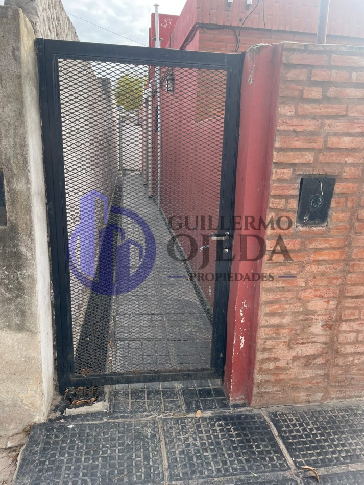 Casa de tres dormitorios ubicada en calle Rene Favaloro 1660