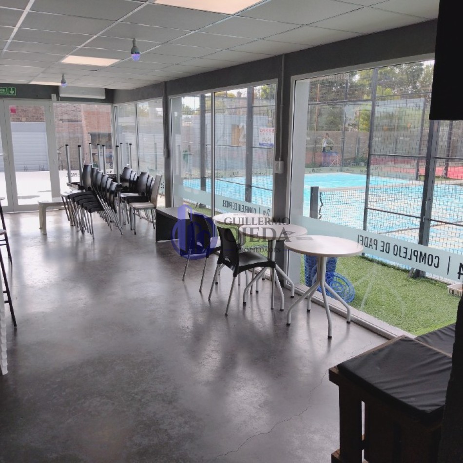 Complejo Deportivo Canchas de Padel con Salon Comercial
