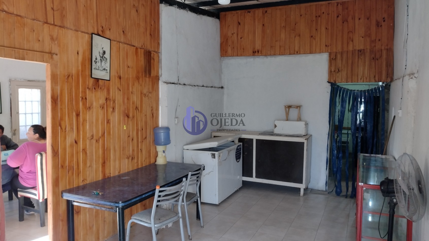 Casa de Dos Dormitorios con local comercial